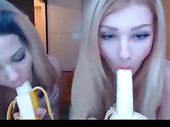 Syster samt Roommate Suck Banan [ JustFuckHer ]