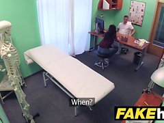 Fake Hospital Morena tímida tiene orgasmos explosivos