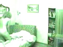 Русская мама поймала мастурбировать на диване