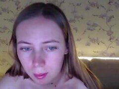Big Boob Brunette se masturba en la cámara web