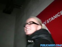 PublicAgent Troia bionda in glasses fucks estraneo in contanti