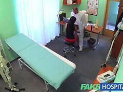 FakeHospital dama vendita sexy della lo rende del medico sborra due