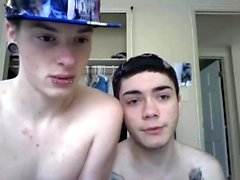 Dos gay emo twinks follando en la cama por emobf