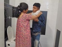 40 yaşındaki olgun Hint Bhabhi Sıcak Seks ile College Boy