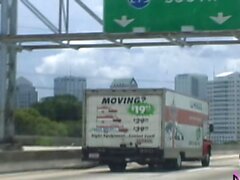 Bionda calda nuda nel traffico di Tampa