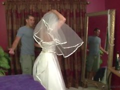 Madrasta filho Jodi Oeste fode em seu vestido de casamento