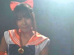 Японская девушка в оранжевые трусиками съедена