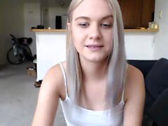 Blonde Teen Amateur neckt Solo