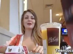 Estar adolescente de traviesa del Por de McDonalds