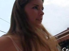 College Bikinis Teenager sich am Pool Dunst verhangenen