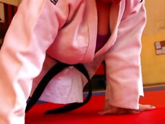 La discipline de l'esclave dans Judo Fight