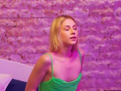 Blacked Petite Blonde Alecia will Antons BBC für sich selbst