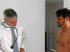 El físico de última hora de Joey Philippe con el doctor Lennox