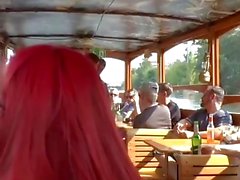 Rouquine est foutu sur un bateau Pleine De Stranger