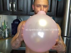 Ballon-Fetisch - Sergeant Miles Blowing Luftballons Video 1