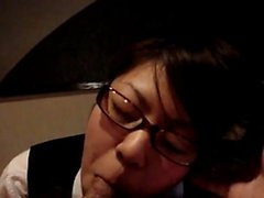 Chica japonesa gafas mamada y follar