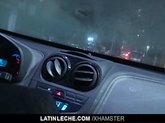 LatinLeche - Taxista suga Latina pau, fodido por dinheiro