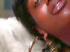 Big Black Titted vrouw krijgt sloeg FMC85