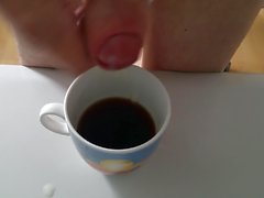 Поэтому schmeckt natuerlich Ош дер Kaffee