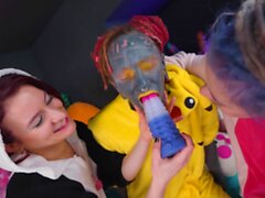 Anuskatz, Flora ve Lily ile Cosplay Anal Fisting Eğlencesi