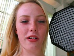 Perkyboobs bj teen suce une bite à Pov