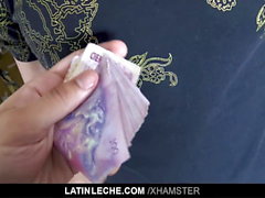 LatinLeche - Nervioso Latino chupa el camarógrafo de dinero