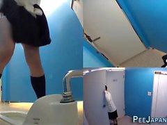 Teen asiat spionerade peeing