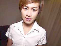 Petite Tai ladyboy modellerini onu popo dövme