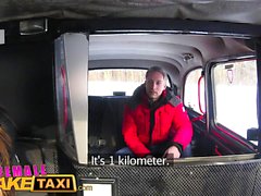 Mujer taxi falso conductor atractivo chupa y folla le fue