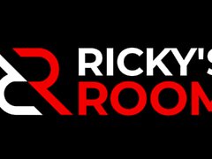 Rickysroom wird zu einem Analryder mit Willow Ryder