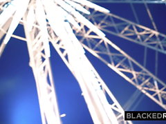 BLACKEDRAW Horny Model cumple con la BBC y se domina