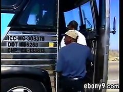 Trois Black People Enfoncer Sur l'autobus