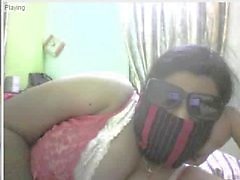 Bande de fille potelée Indiens sur webcam