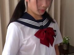 Kleine Titted Asian Beauty Giving Blowjob