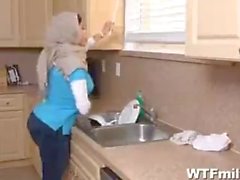 Arab MOM fickt Tochter und ihr Freund!