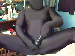 Zentai enfermé avec cocksheath lentement devenir inhumaine par moi-même la traite 2