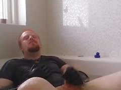 Guy danés - Rubbercute masturbándose en la bañera