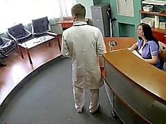 Medico fucks pazienti serbo il videocamera di sicurezza