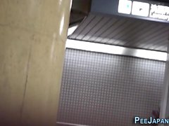 Odd japon urinates