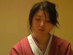 esposa japonesa linda con tetas pequeñas tiene una raja húmeda pueda