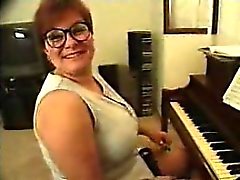 Professeur de piano apprend!