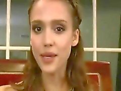 Jessica Alba'nın yüzünde mastürbasyon