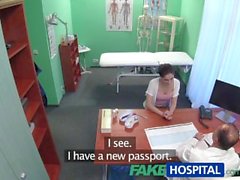 FakeHospital Rus bebek Doktorlar boşalmak istiyor