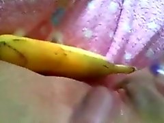 Slut Arabi masturbavo con Big Banana