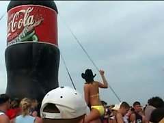 Smoking calda pulcini mettere su uno show sulla spiaggia