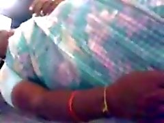 Indienne babe obtient ses seins léchée et chatte baisée dans un ama