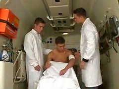 threesome mit dem Krankenwagen