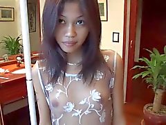 Sexy nu seule - ma copine taille petite Chie le 20 . Thaigirltia.com