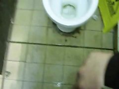 Espía en el baño