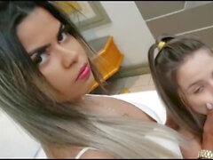 Brasilianska lesbiska, Latina MFX kyssar